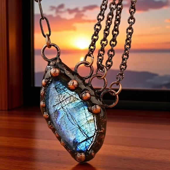 🆕️ Mystical Labradorite Pendant Necklace | 24" Handcrafted Copper Boho Chic 🌌✨ - Picture 5 of 11